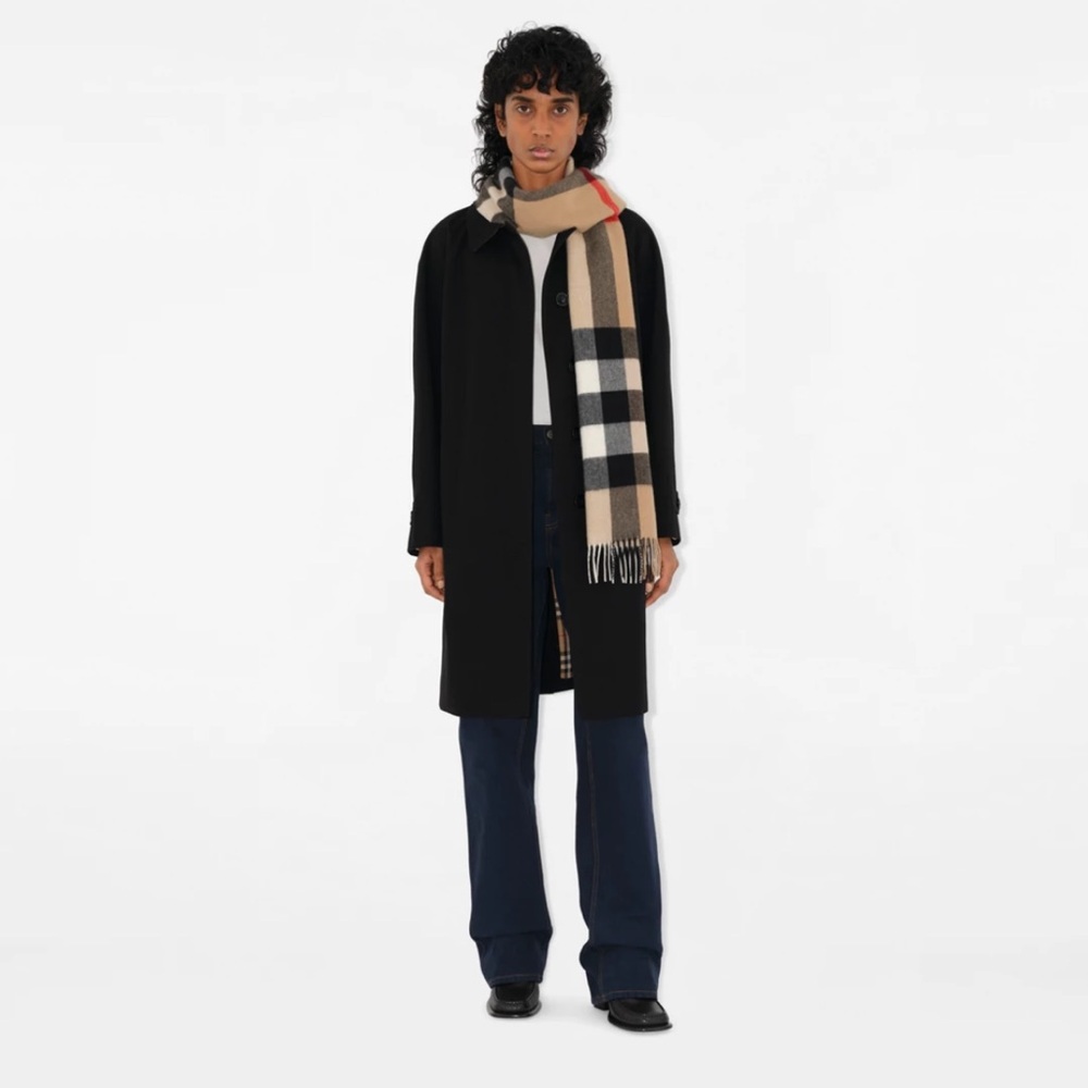 NWT Burberry AUTHENIC Cashmere Scarf Luxurious Check Design